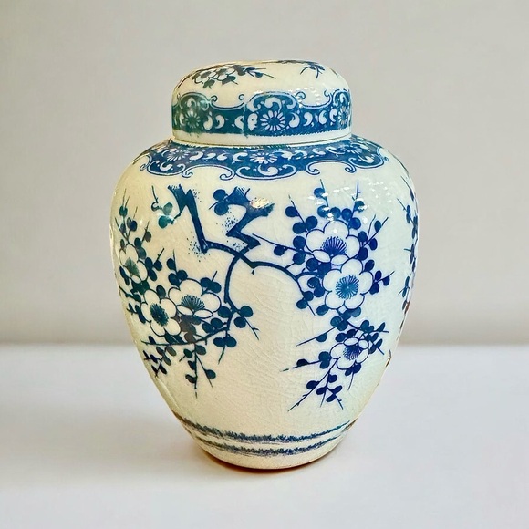 Vintage Cracked Porcelain Lidded Ginger Jar Vase - Picture 5 of 12